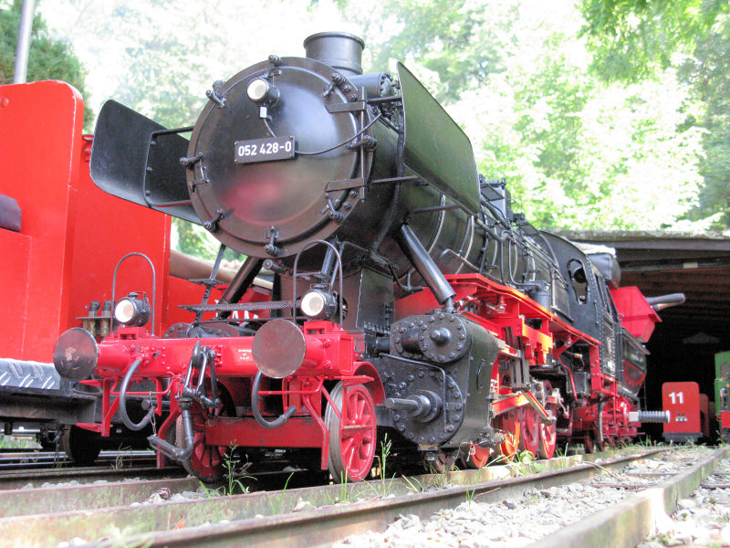 052 428-0 (Spur 7) von Martin u. Hartmut Steinke, Eislingen, beim Lichterfest der Dampfbahnfreunde Friedrichsruhe 03.07.2010.