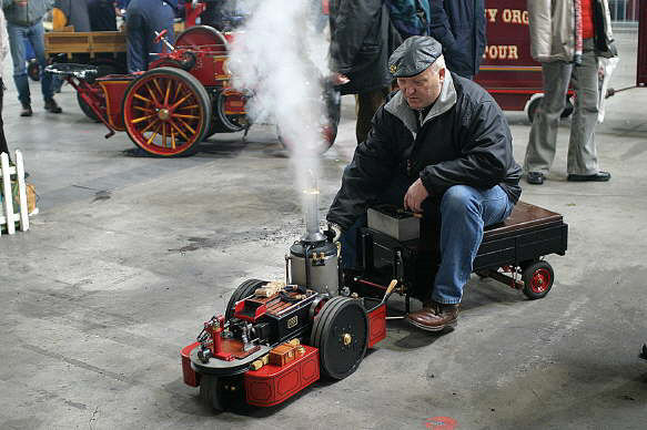 Luftbereifte Stra&szlig;enlokomotive der Fa. Tennant-Thomson 1:8 von Norbert Westphal