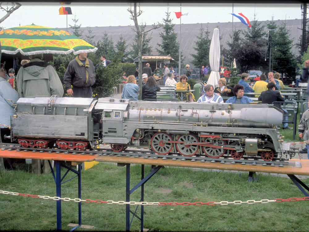 01 0532-0 (Spur 5) von W. Schwarz, Bad Homburg. DBC Taunus Oberursel Mai 1991.