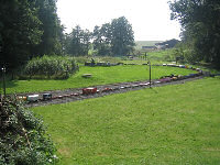 Langer Zug mit 136 Achsen (Spur 5).